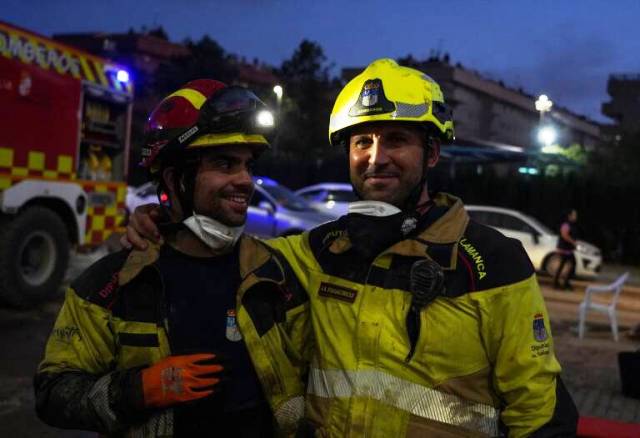 europapress_6326382_dos_bomberos_noviembre_2024_aldaia_valencia_comunidad_valenciana_espana_NoticiaAmpliada